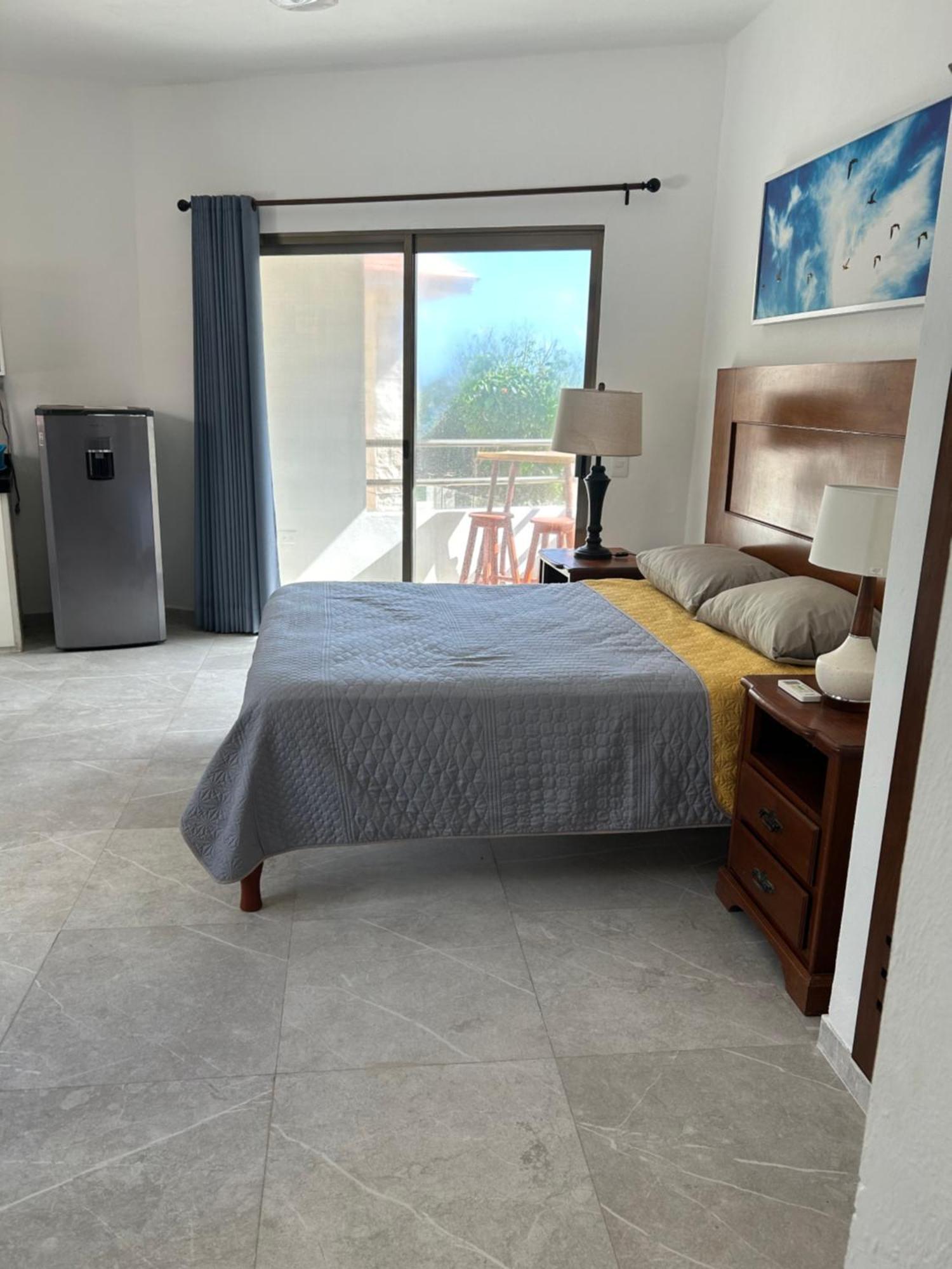 Apartment Relaxation, Beachfront, Island Escape *